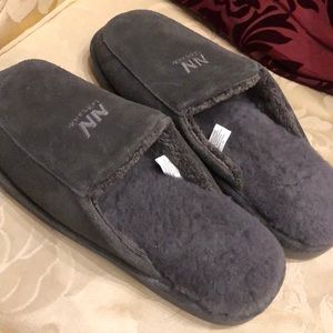 Men’s Sz 10 suede indoor/outdoor slippers. NWT
